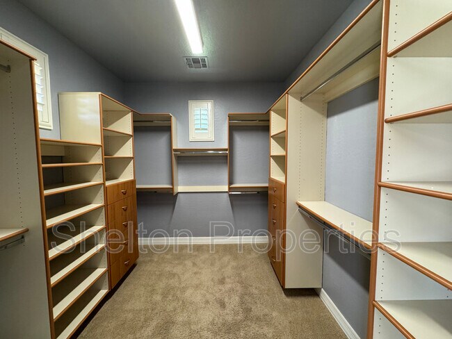 Building Photo - 20933 W Cora Vista