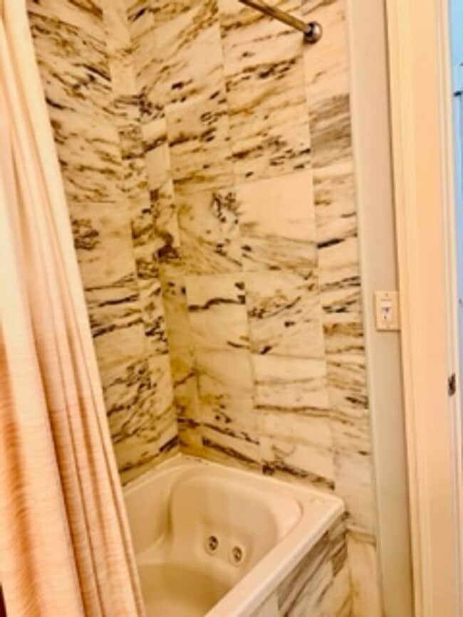 Building Photo - 227 W Broughton St