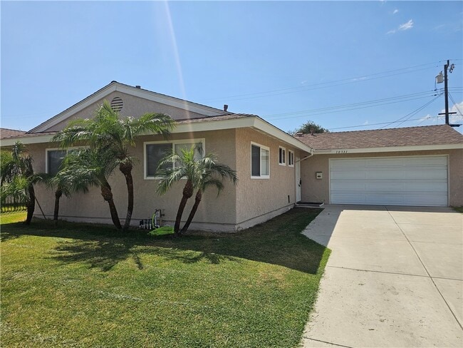 Primary Photo - 10331 Sande St