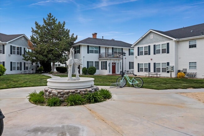 Building Photo - 112 Davis Ave