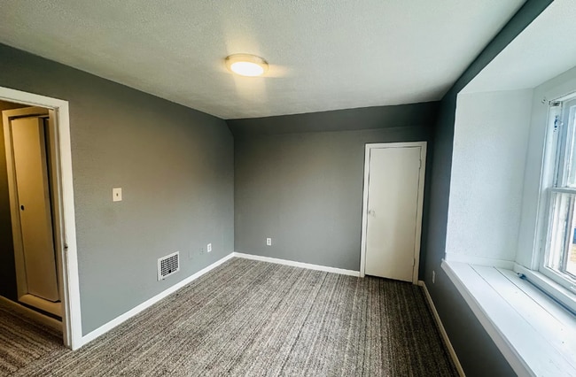 Building Photo - Spacious 3-Bedroom Home