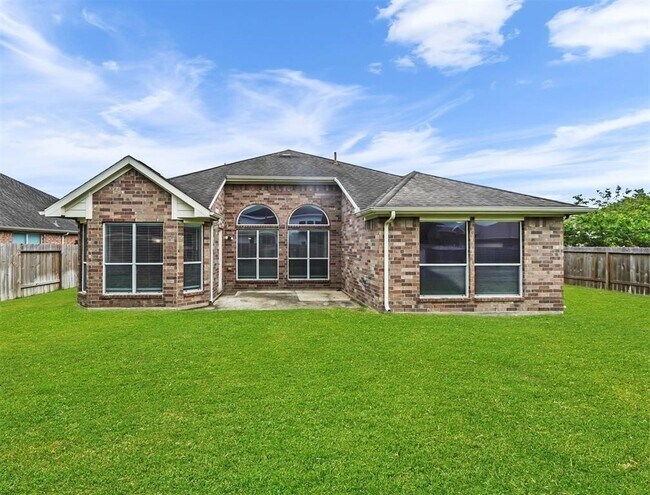 Building Photo - 2501 Shady Falls Ln