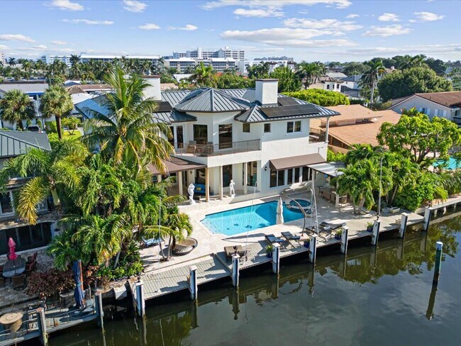 Building Photo - 3030 NE 45th St