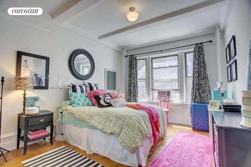 Building Photo - 250 W 104th St