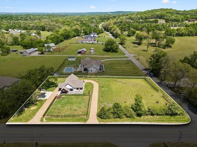 Building Photo - 2104 Williamsport Pike
