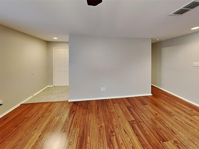 Building Photo - 1128 Maplewood Ln