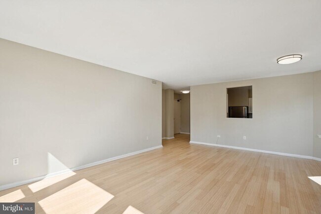Primary Photo - 135 S 19th St