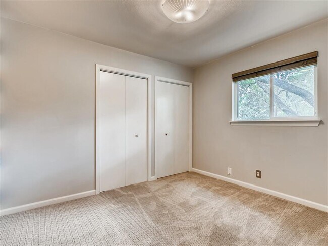 Building Photo - 2500 Candlewood Ct