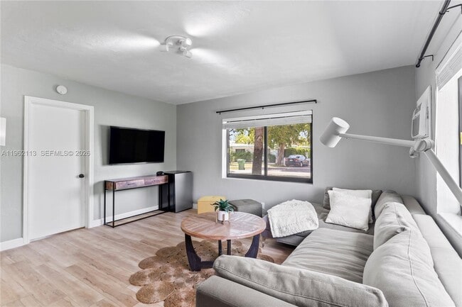 Building Photo - 715 NE 6th St