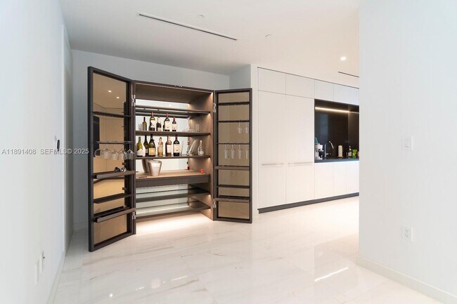 Building Photo - 300 Biscayne Blvd Way