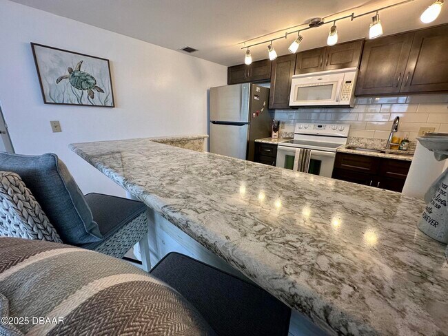 Building Photo - 2828 N Atlantic Ave