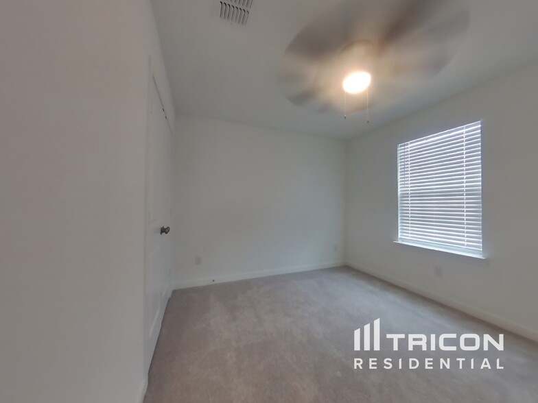 Building Photo - 2704 Brushy Lk Dr