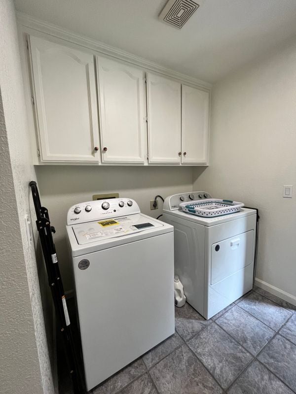 Building Photo - 3685 Fairway Dr