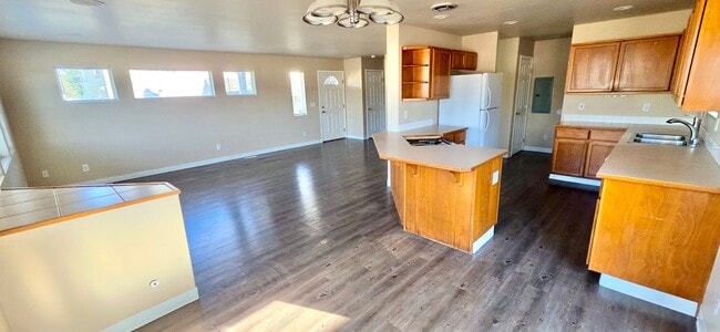 Building Photo - Modern 3-Bed Duplex with Hilltop Views and...