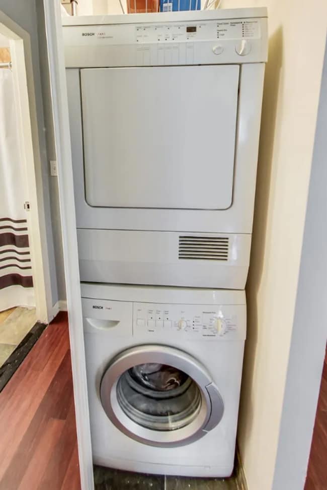 Building Photo - Goldcoast 1b1b Apartment Available