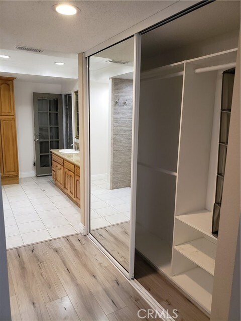 Building Photo - 2015 Clear River Ln