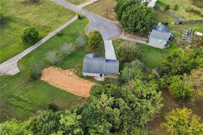 Building Photo - 28 Autumn Ridge Dr