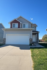 Building Photo - Beautiful, single-family home in Altoona! Call Today!