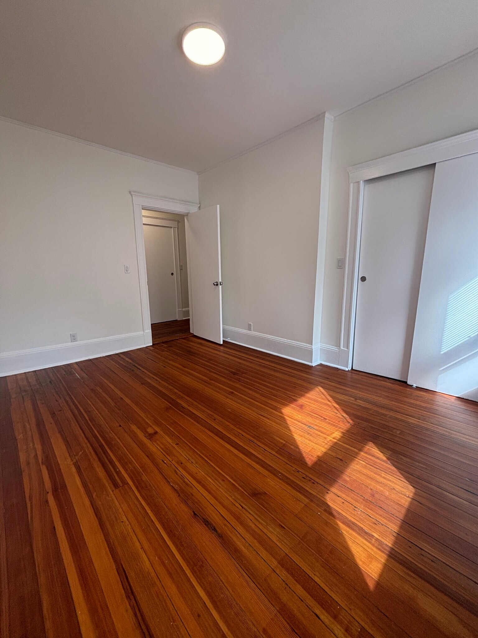Building Photo - 553 Brookline Ave