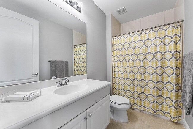 Building Photo - 5580 NE Trieste Way