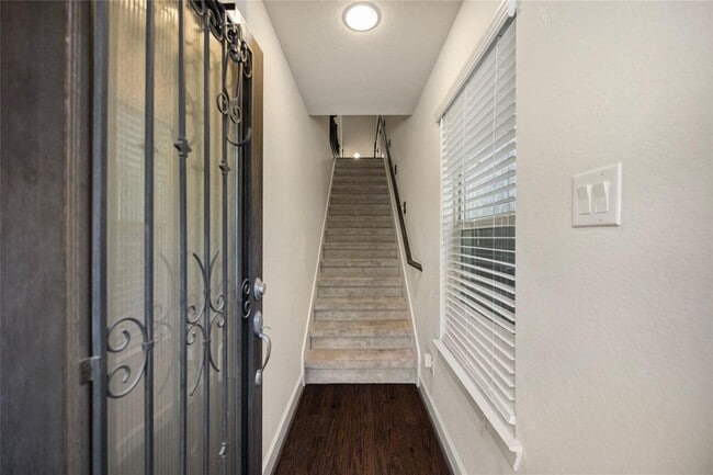 Building Photo - 1506 Brayson Oaks Pl