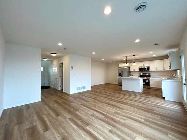 Building Photo - Spacious & Stylish 3-Bed Home with Modern Finishes and Attached 2-Stall Garage