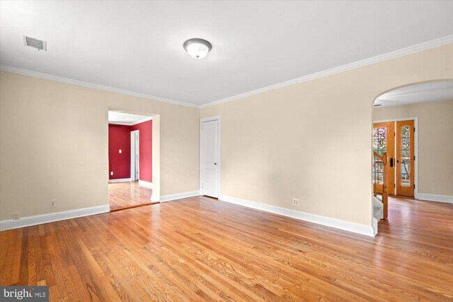 Building Photo - 16 E Braddock Rd
