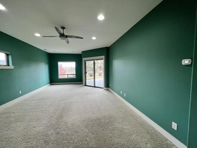 Building Photo - 2360 NW 19th St