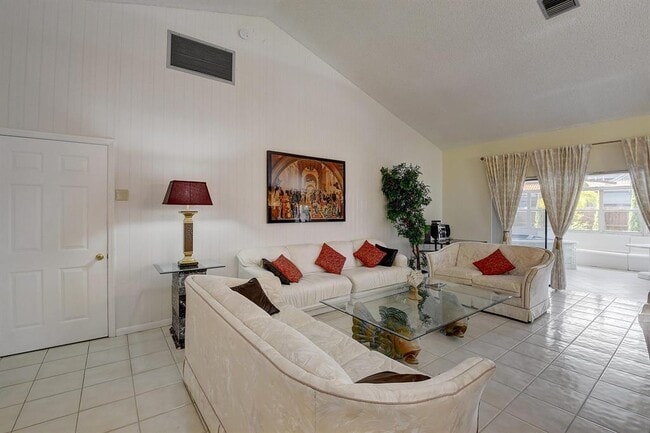 Building Photo - 9565 El Clair Ranch Rd