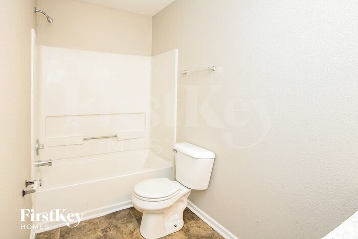Building Photo - 2880 Ludwig Dr