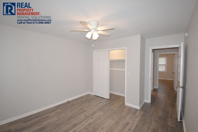 Building Photo - Adorable 2 bed 1 ba duplex in the heart of Murfreesboro!