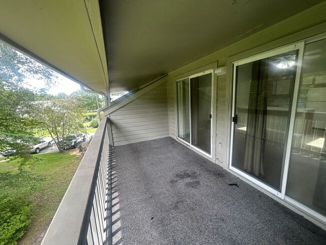Building Photo - 924 Fairwood Lakes Dr