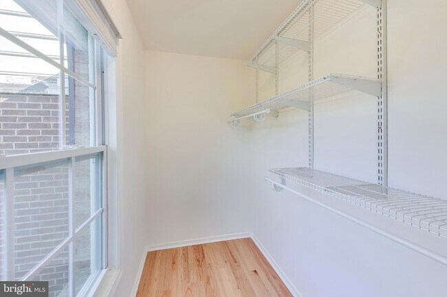 Building Photo - 8932 Barrowgate Ct