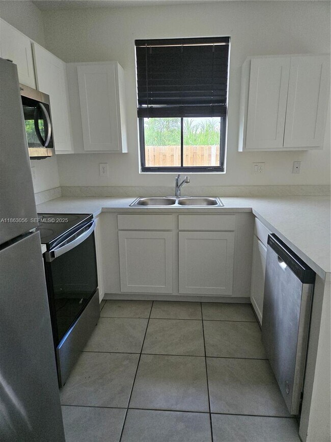 Building Photo - 490 NE 12th St