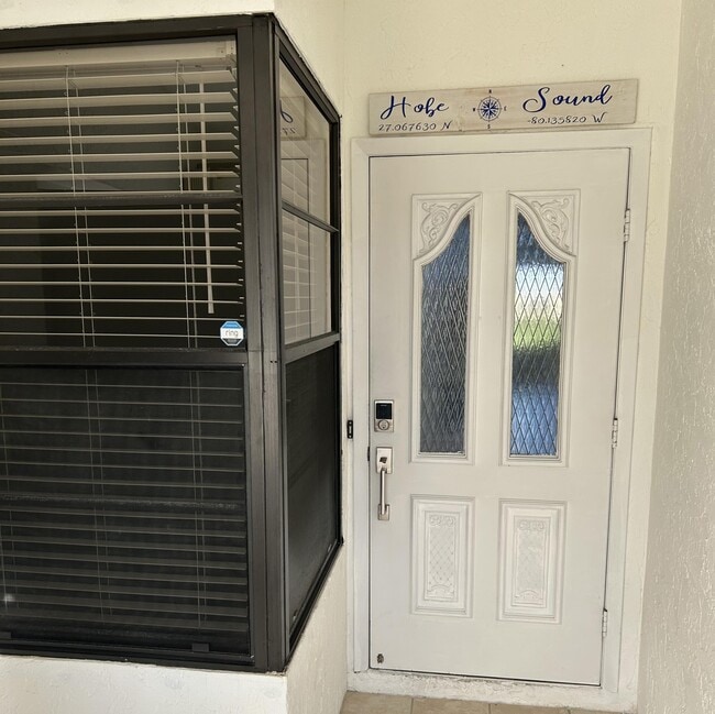 Building Photo - 7716 SE Sugar Sand Cir