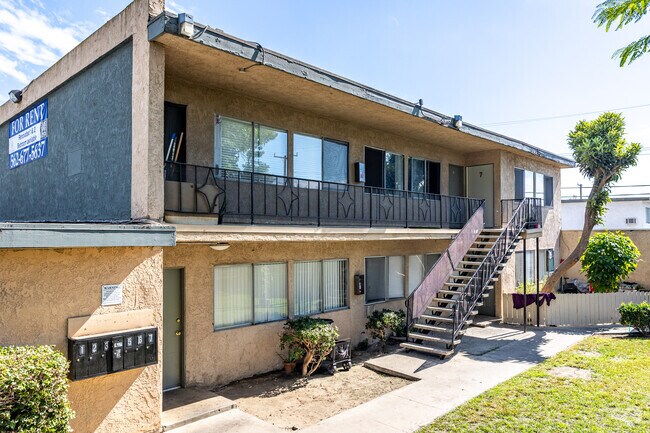 Building Photo - 134 E. Wakefield