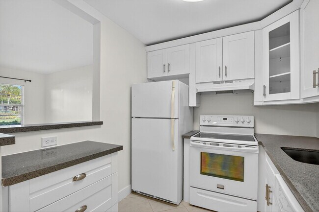 Building Photo - 177 Fanshaw E