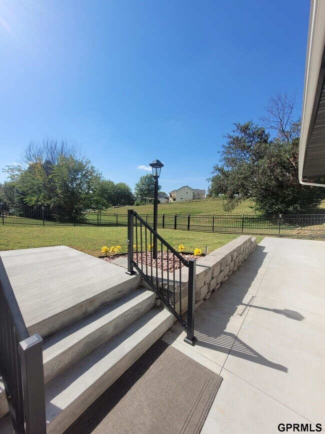 Building Photo - 1202 Lake Ct
