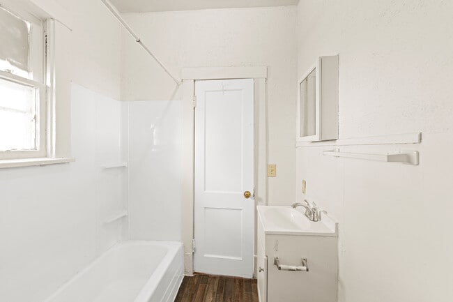 Building Photo - 415 S Phillips Ave