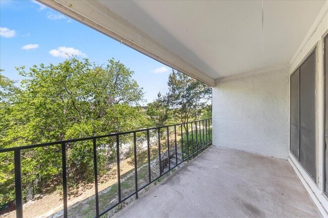 Building Photo - 6910 Hart Ln