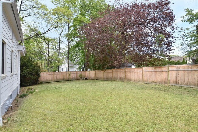 Building Photo - 120 Scarsdale Rd