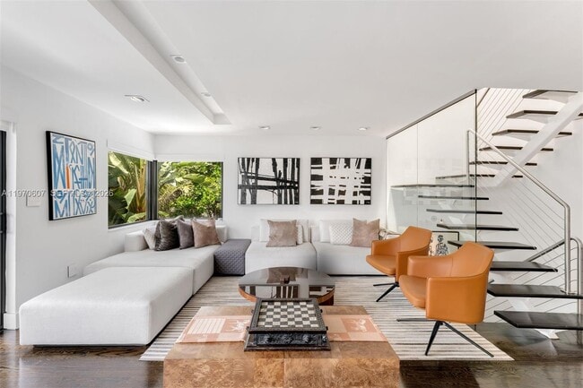 Building Photo - 3560 W Fairview St