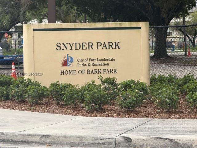 Building Photo - 2927 SW 18th Terrace