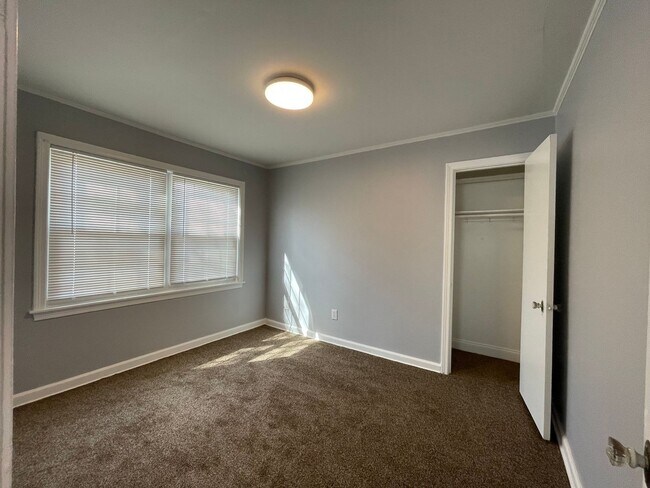 Building Photo - {7516} Prairie Village Ranch | Fenced Backyard | 1 car garage