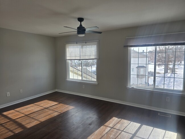 Building Photo - 247 Oak Ridge Dr