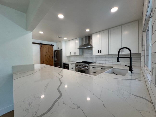 Building Photo - STUNNING Pool/Spa Single Story house with ...