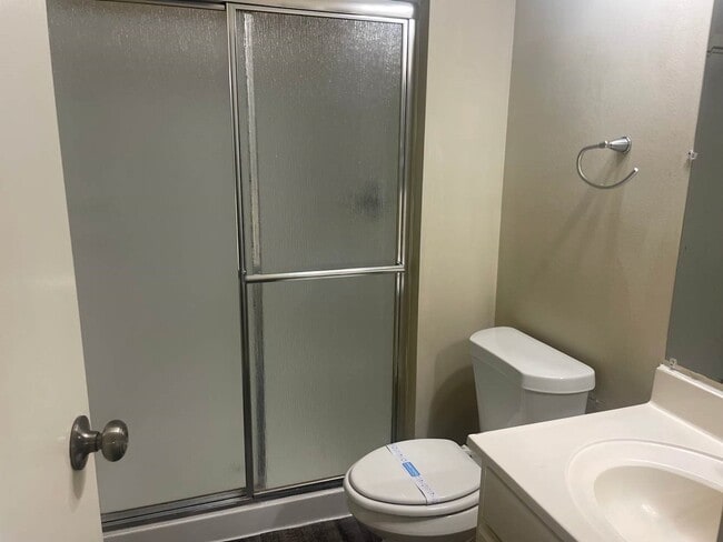 Building Photo - 2022 Oak Shores Dr