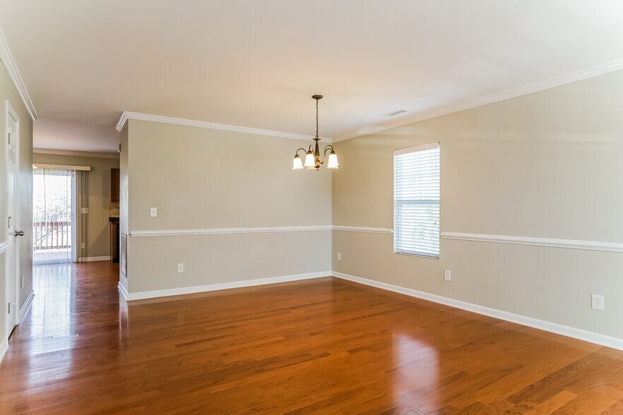 Building Photo - 167 Woodcreek Ln