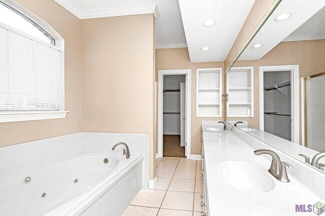 Building Photo - 9007 Highland Rd