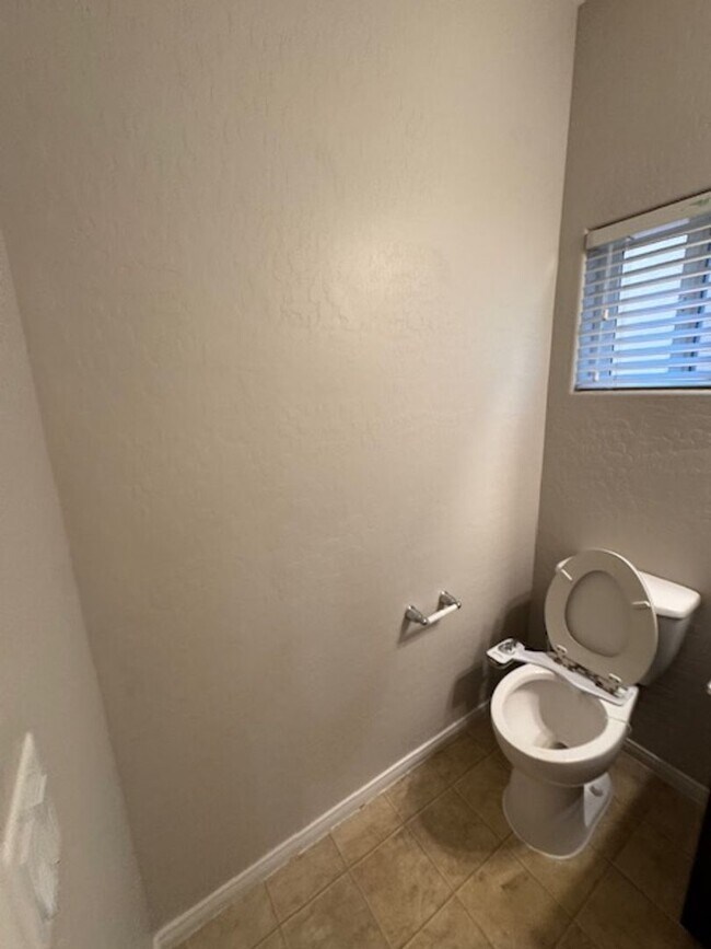 Building Photo - 3 Bedroom Home in a Gated Community! North...